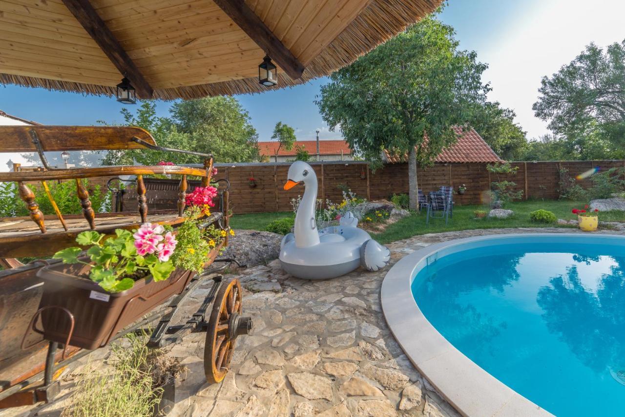 Villa Kuca Za Odmor Joko I Jeka Bogatić Exterior foto